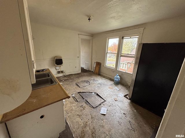 1504 N LINN Street, Peoria, IL 61604