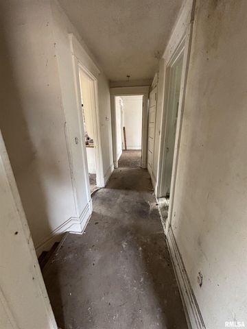 1504 N LINN Street, Peoria, IL 61604