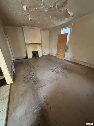 1504 N LINN Street, Peoria, IL 61604