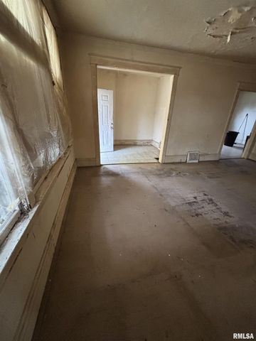 1504 N LINN Street, Peoria, IL 61604