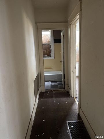 1504 N LINN Street, Peoria, IL 61604