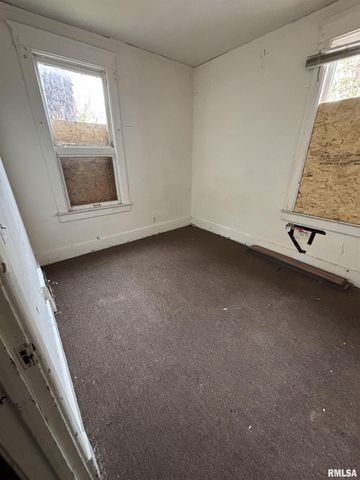 1504 N LINN Street, Peoria, IL 61604