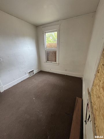 1504 N LINN Street, Peoria, IL 61604