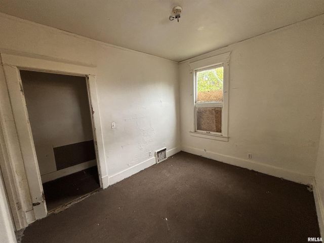 1504 N LINN Street, Peoria, IL 61604