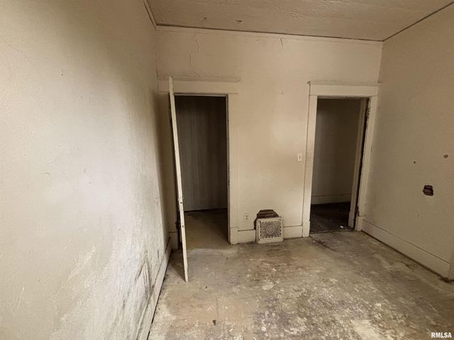 1504 N LINN Street, Peoria, IL 61604