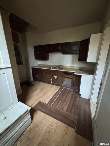 1504 N LINN Street, Peoria, IL 61604