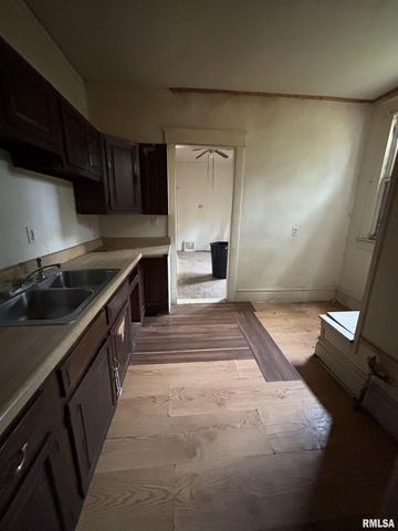 1504 N LINN Street, Peoria, IL 61604