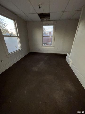 1504 N LINN Street, Peoria, IL 61604