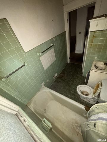 1504 N LINN Street, Peoria, IL 61604