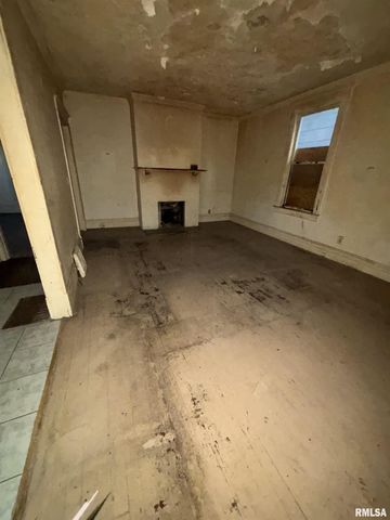 1504 N LINN Street, Peoria, IL 61604