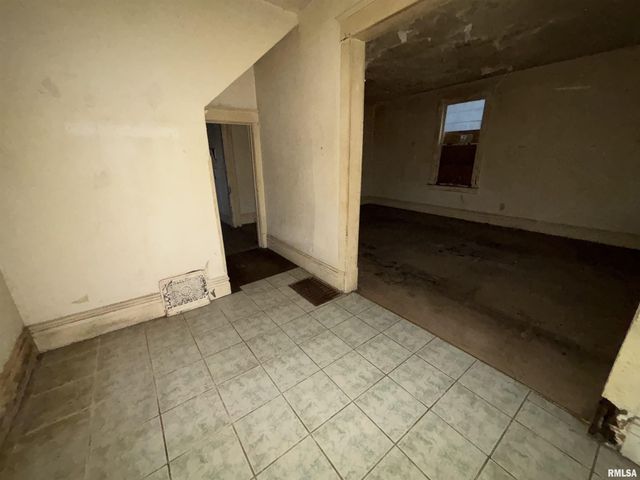 1504 N LINN Street, Peoria, IL 61604