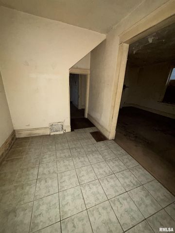 1504 N LINN Street, Peoria, IL 61604