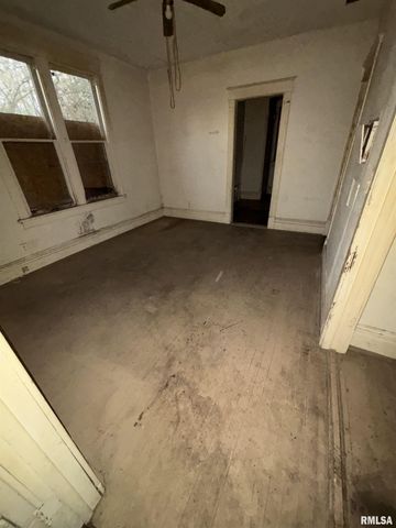 1504 N LINN Street, Peoria, IL 61604