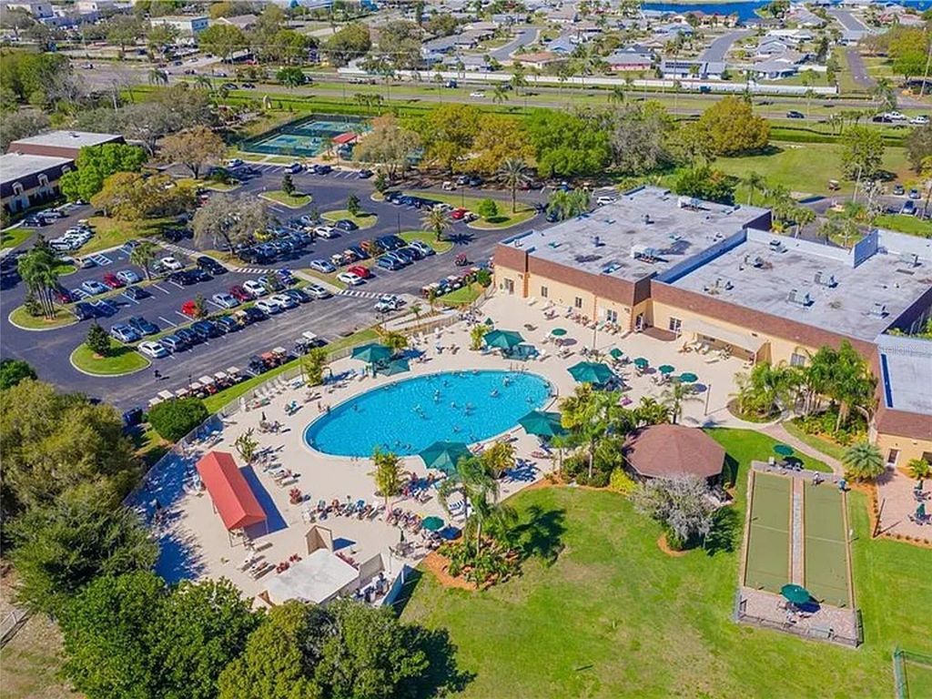 Image 31 of property listing at 2305 LANCASTER DRIVE, Sun City Center, FL 33573