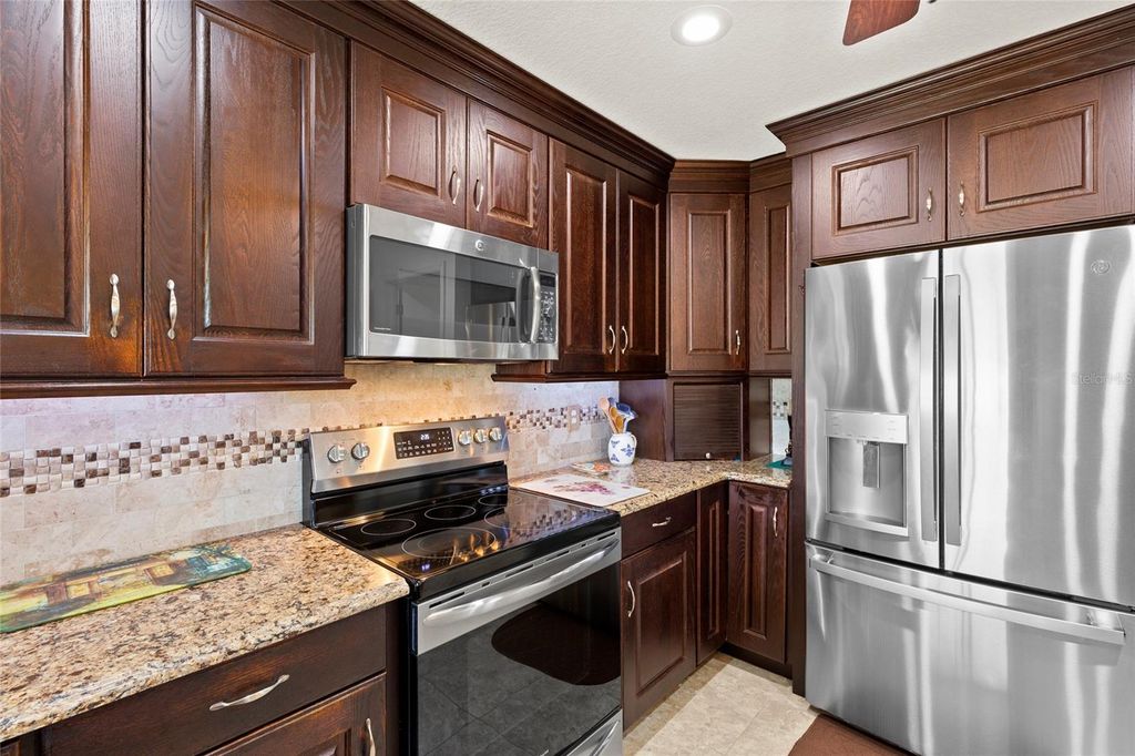 Image 10 of property listing at 2305 LANCASTER DRIVE, Sun City Center, FL 33573