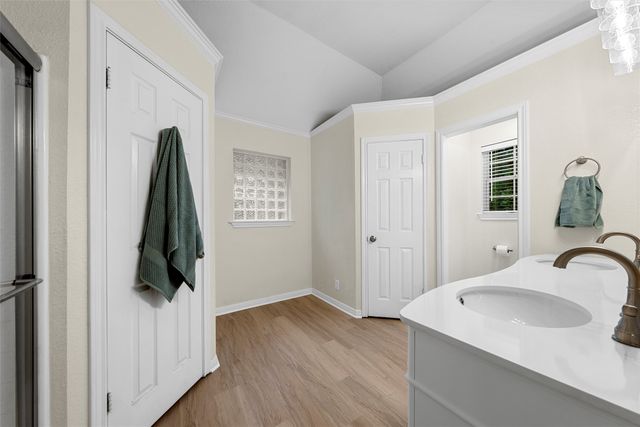 209 W Karnes Drive, Robinson, TX 76706