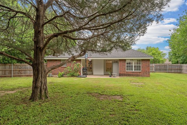 209 W Karnes Drive, Robinson, TX 76706
