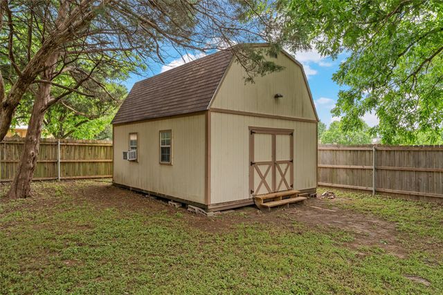 209 W Karnes Drive, Robinson, TX 76706