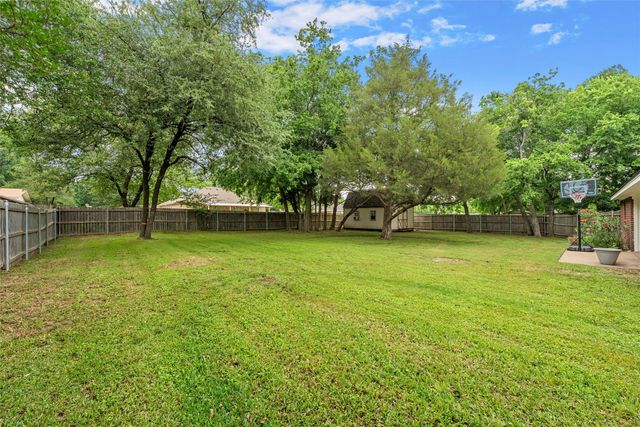209 W Karnes Drive, Robinson, TX 76706