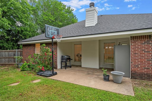 209 W Karnes Drive, Robinson, TX 76706