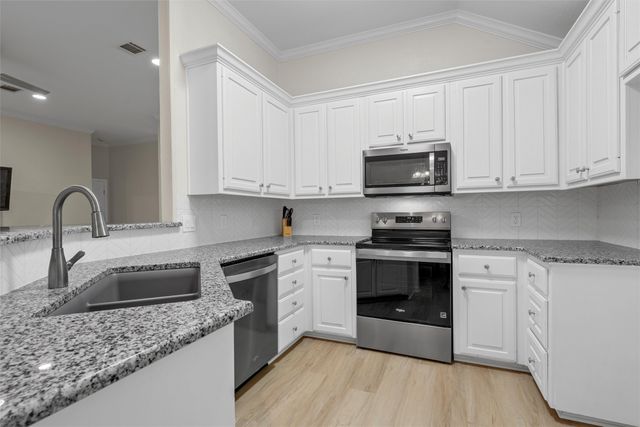 209 W Karnes Drive, Robinson, TX 76706