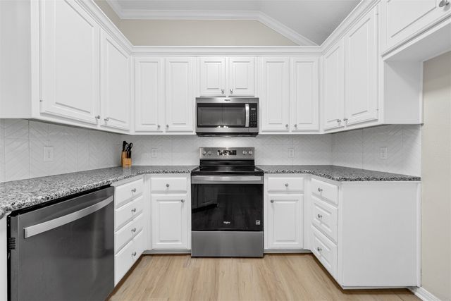 209 W Karnes Drive, Robinson, TX 76706