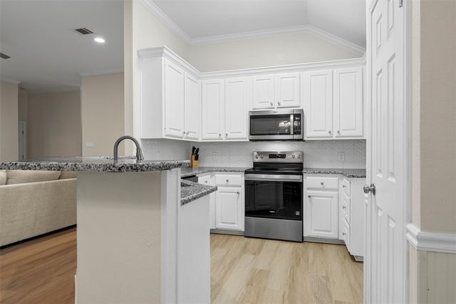 209 W Karnes Drive, Robinson, TX 76706