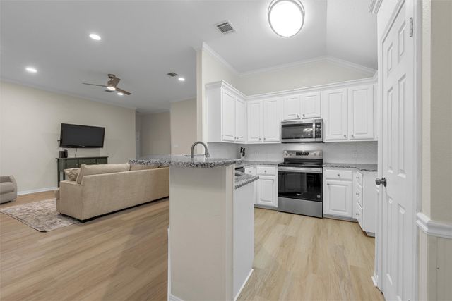 209 W Karnes Drive, Robinson, TX 76706