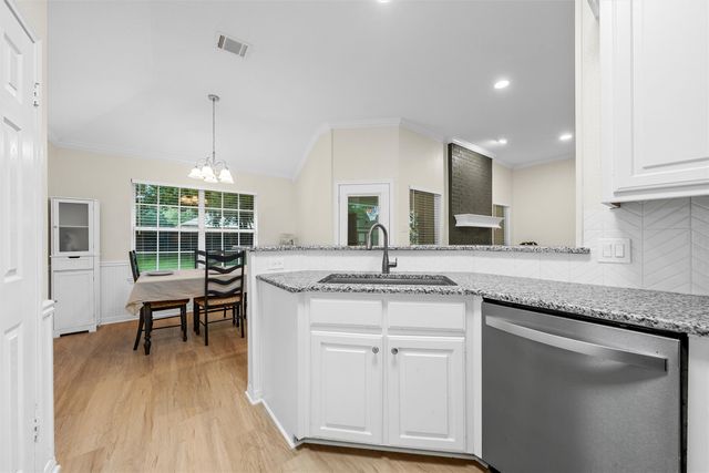 209 W Karnes Drive, Robinson, TX 76706