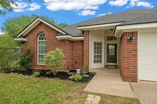 209 W Karnes Drive, Robinson, TX 76706