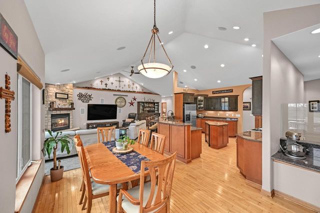 W292N4254 Prairie Wind CIRCLE N, Pewaukee, WI 53072