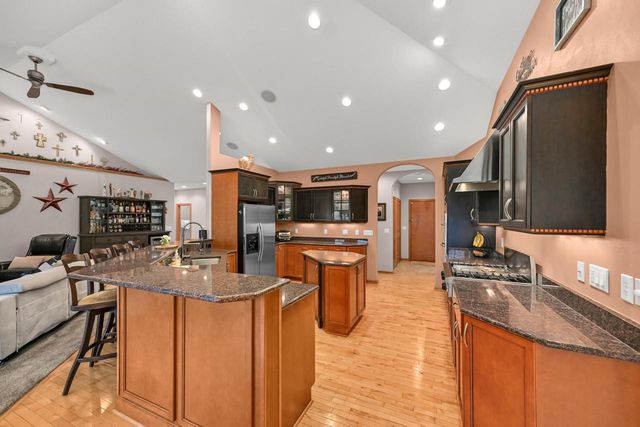 W292N4254 Prairie Wind CIRCLE N, Pewaukee, WI 53072