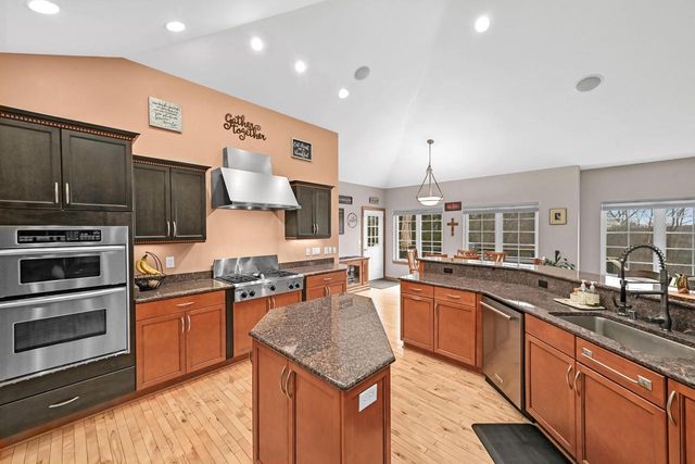 W292N4254 Prairie Wind CIRCLE N, Pewaukee, WI 53072