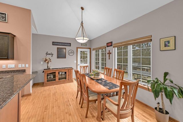 W292N4254 Prairie Wind CIRCLE N, Pewaukee, WI 53072
