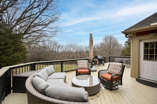 W292N4254 Prairie Wind CIRCLE N, Pewaukee, WI 53072