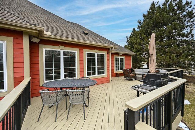 W292N4254 Prairie Wind CIRCLE N, Pewaukee, WI 53072