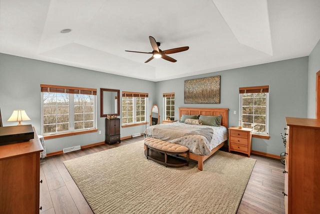 W292N4254 Prairie Wind CIRCLE N, Pewaukee, WI 53072