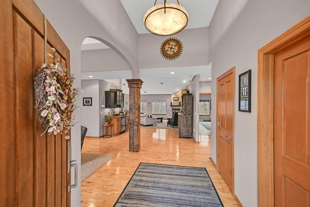 W292N4254 Prairie Wind CIRCLE N, Pewaukee, WI 53072