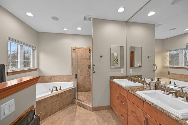 W292N4254 Prairie Wind CIRCLE N, Pewaukee, WI 53072