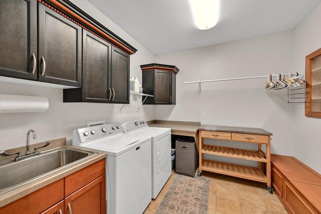 W292N4254 Prairie Wind CIRCLE N, Pewaukee, WI 53072