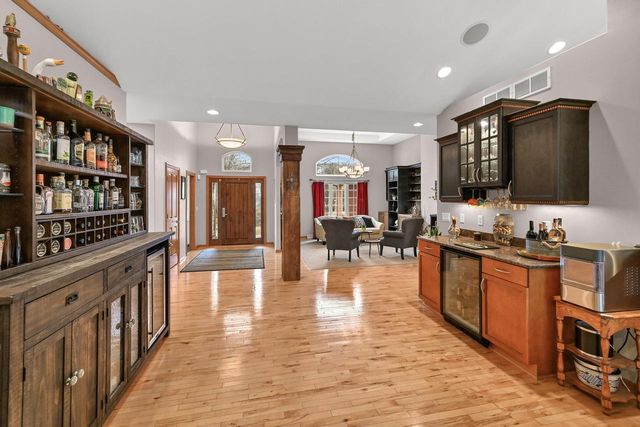 W292N4254 Prairie Wind CIRCLE N, Pewaukee, WI 53072