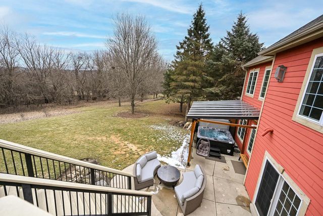 W292N4254 Prairie Wind CIRCLE N, Pewaukee, WI 53072