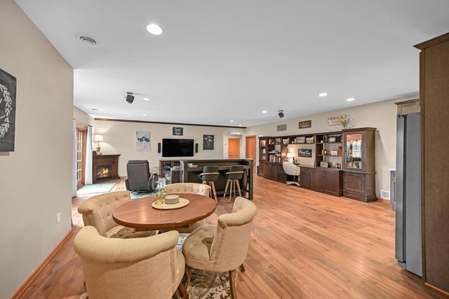 W292N4254 Prairie Wind CIRCLE N, Pewaukee, WI 53072