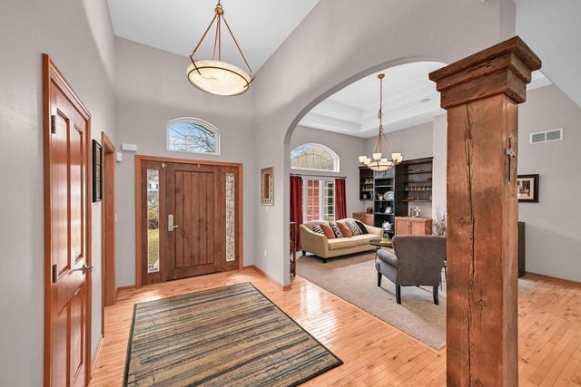 W292N4254 Prairie Wind CIRCLE N, Pewaukee, WI 53072