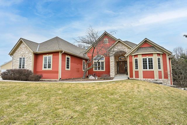 W292N4254 Prairie Wind CIRCLE N, Pewaukee, WI 53072