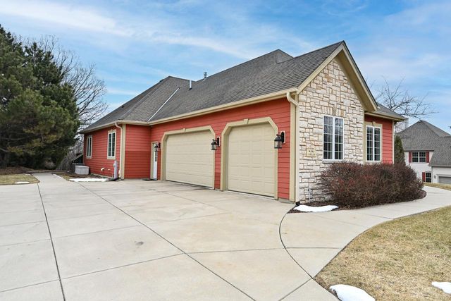 W292N4254 Prairie Wind CIRCLE N, Pewaukee, WI 53072
