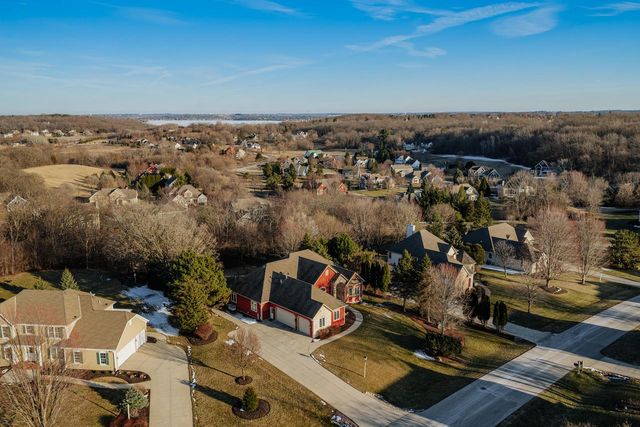 W292N4254 Prairie Wind CIRCLE N, Pewaukee, WI 53072