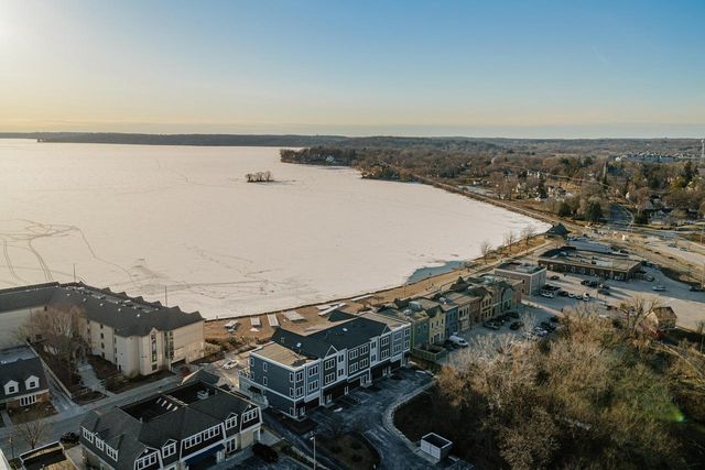 W292N4254 Prairie Wind CIRCLE N, Pewaukee, WI 53072