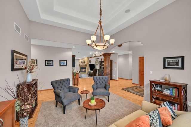 W292N4254 Prairie Wind CIRCLE N, Pewaukee, WI 53072