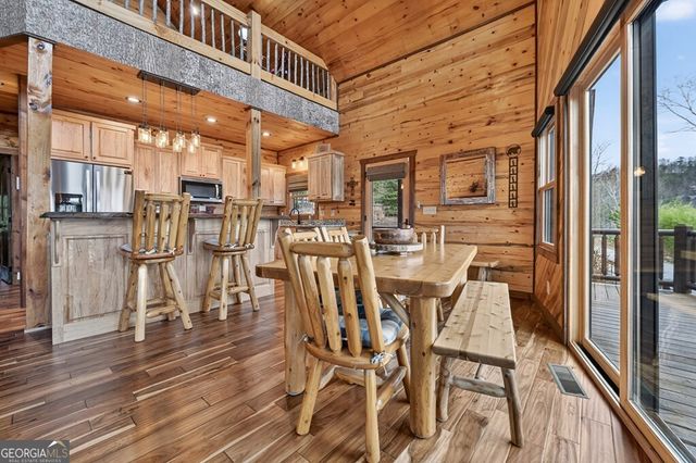 467 Deer Crest Road, Blue Ridge, GA 30513